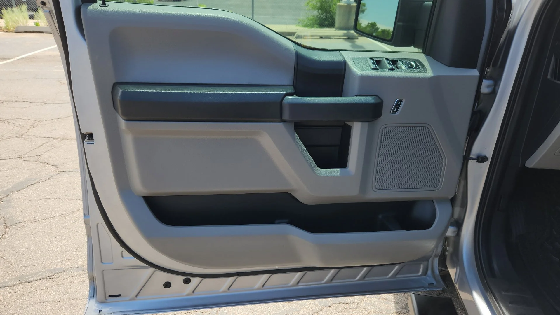 Used 2020 Silver Metallic Ford XL image 16