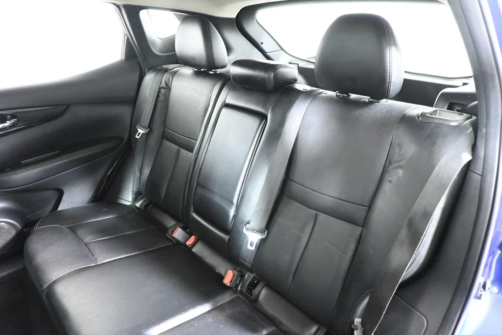 Used 2017 Blue Nissan SL image 4