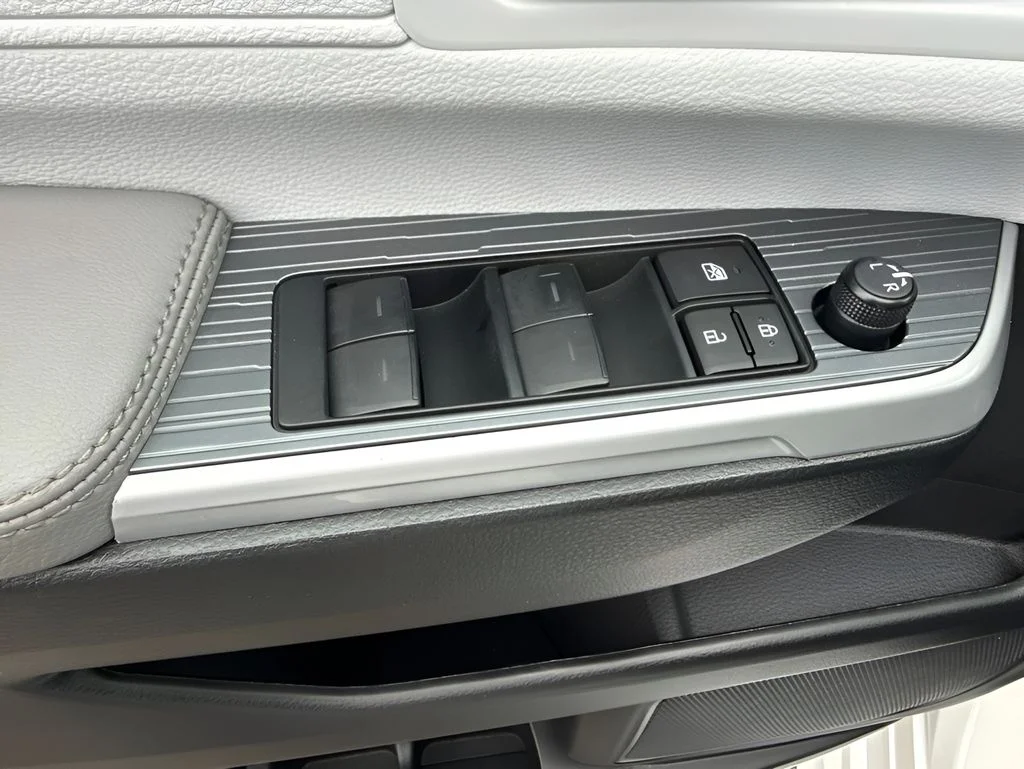 Used 2025 White Toyota LE image 27
