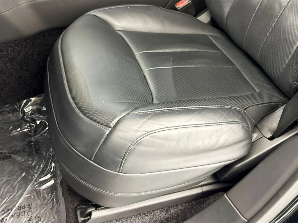 Used 2023 Black Land Rover SE image 20