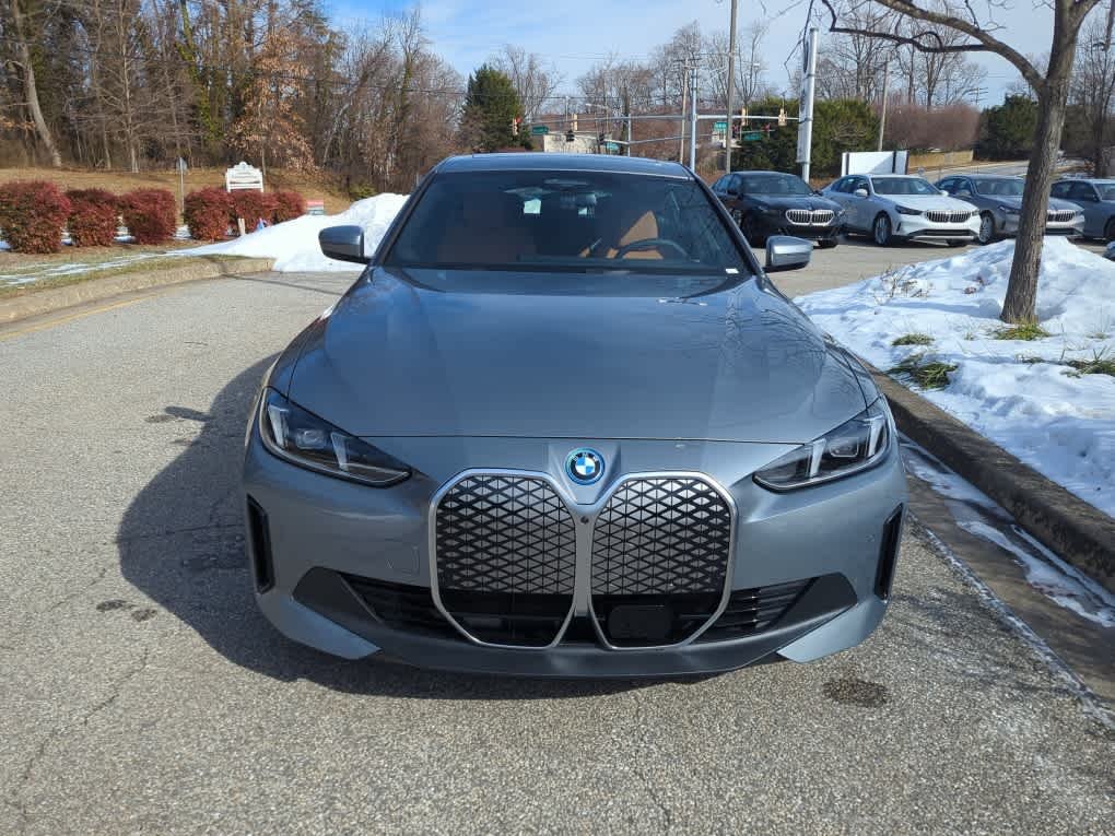 Used 2025 Skyscraper Grey Metallic BMW xDrive40 image 2