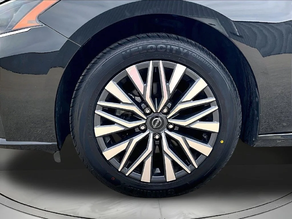Used 2025 Black Nissan 2.5 SV image 34
