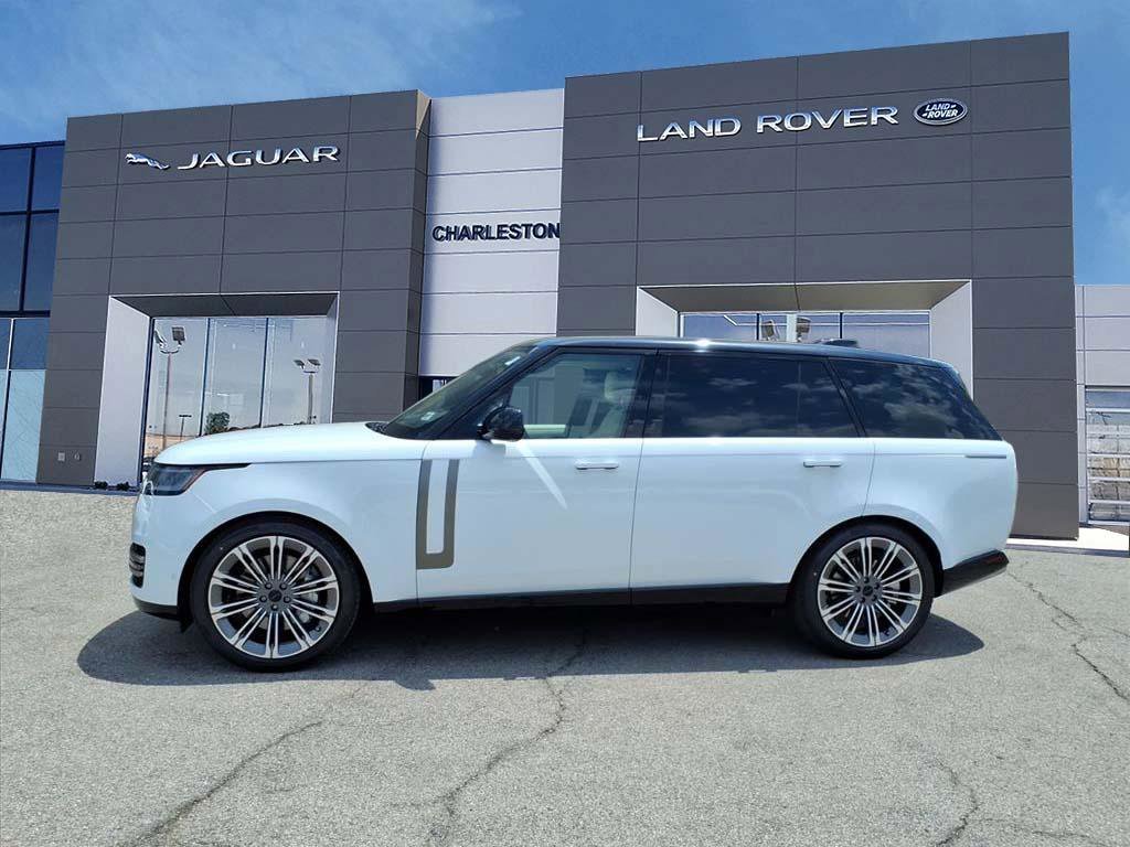 New 2026 Fuji White Land Rover SE image 2
