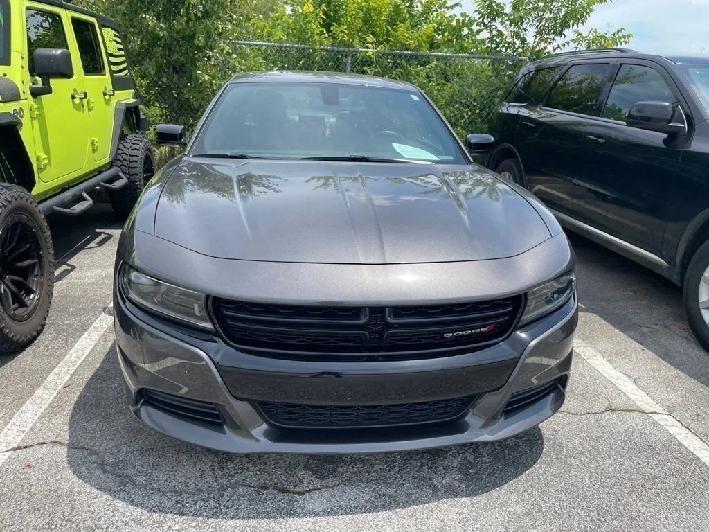 Used 2022 Gray Dodge SXT image 4