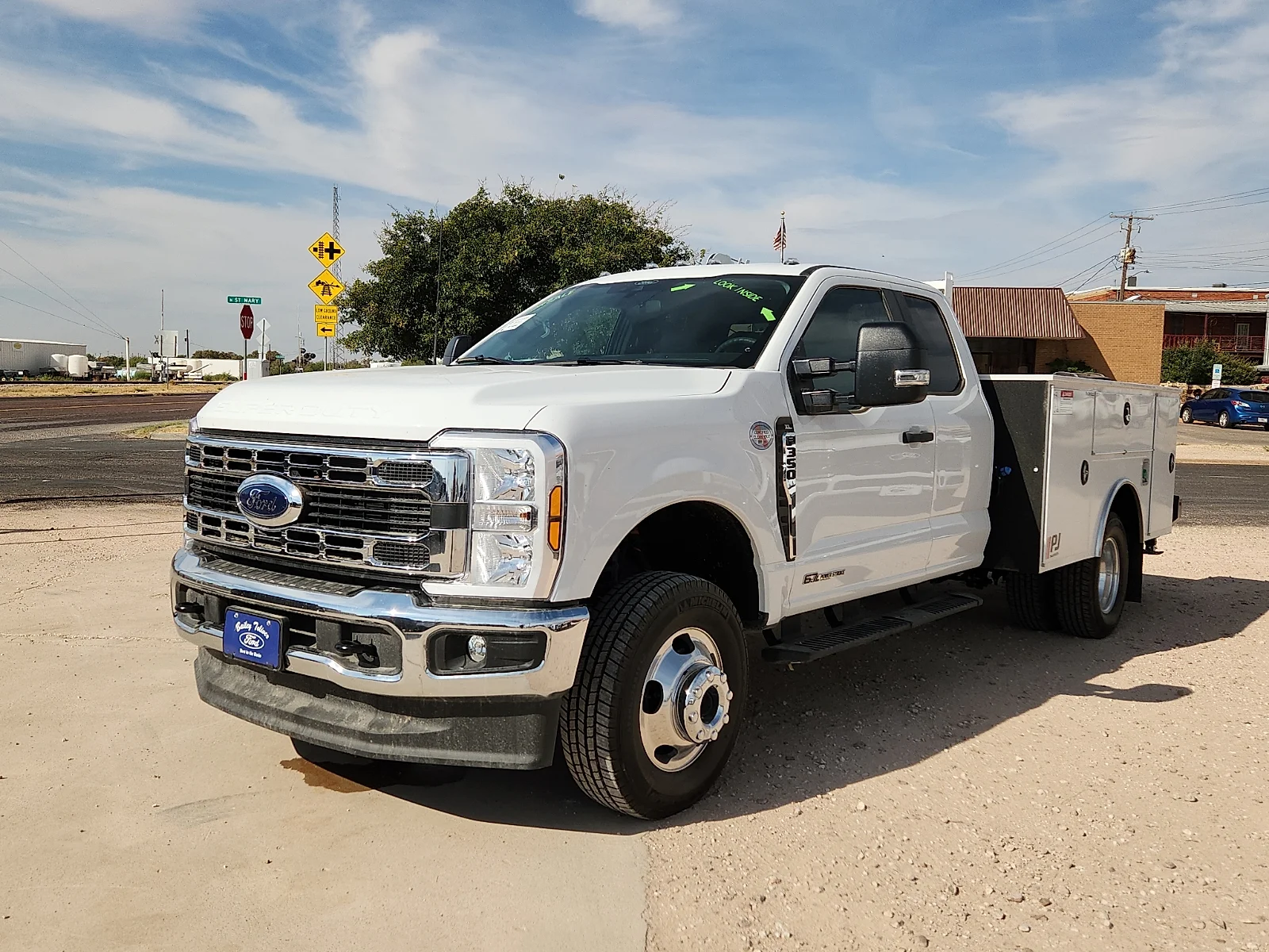 New 2026 Oxford White Ford XL image 3