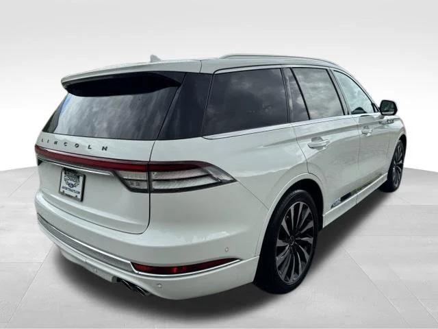 Used 2020 White Lincoln Black Label Grand Touring image 9