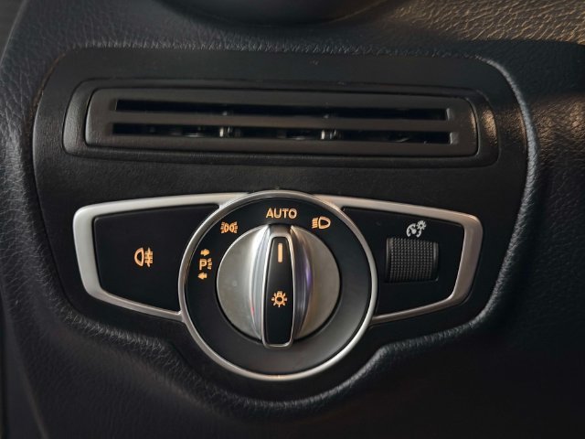 Certified Used 2022  Mercedes-Benz GLC 300 image 19