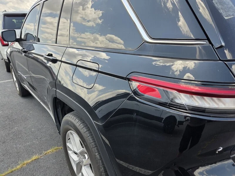 Used 2023 Diamond Black JEEP LAREDO image 8