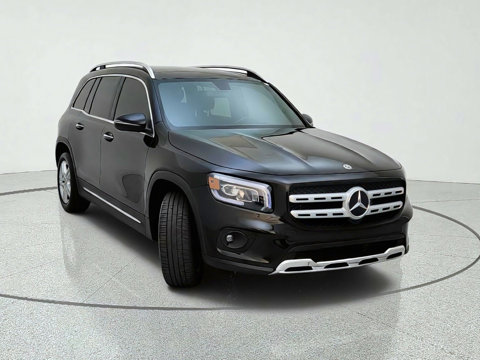 Used 2023 Night Black Mercedes-Benz GLB 250 image 4