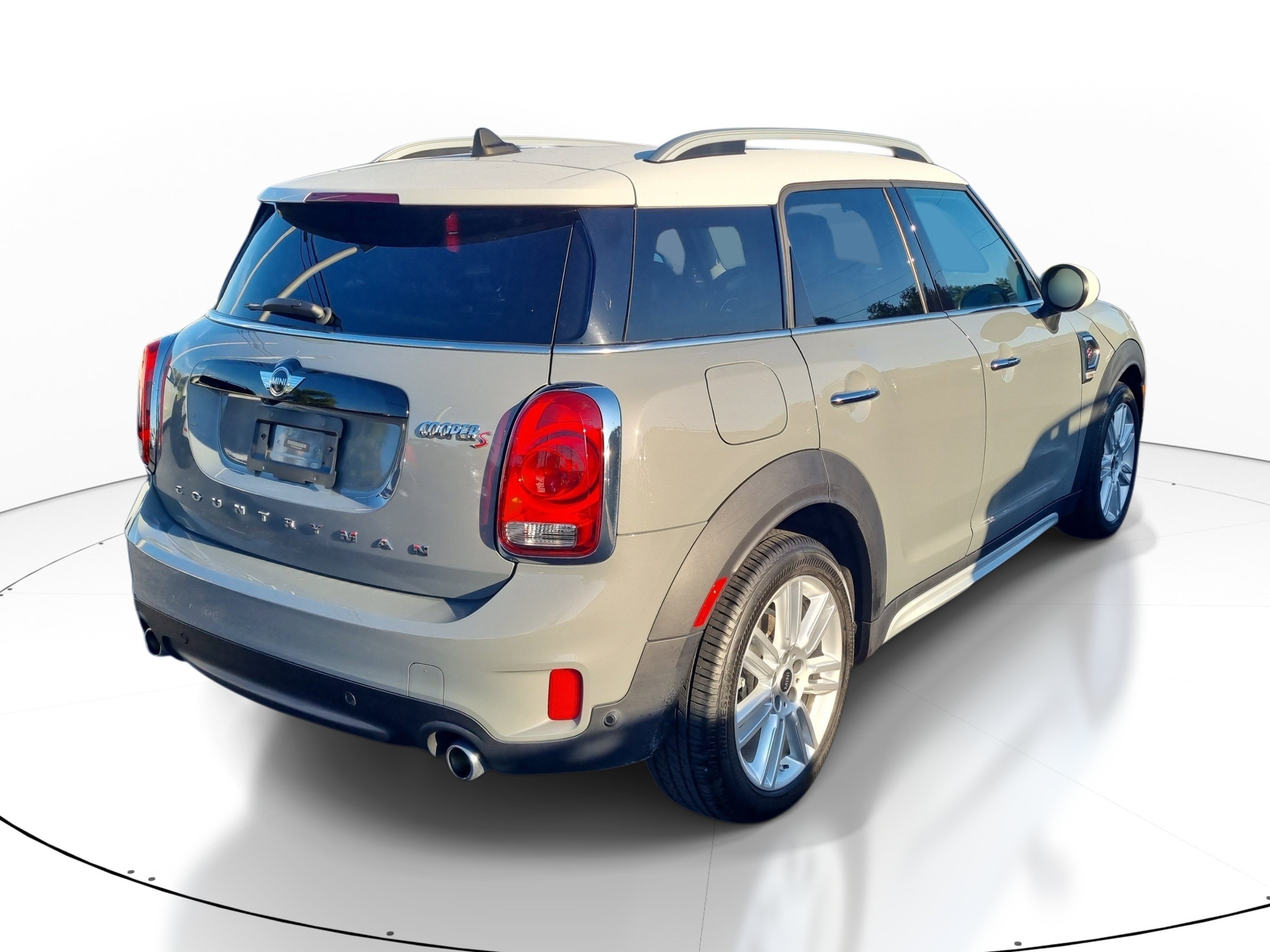 Used 2018 Moonwalk Gray Metallic MINI Cooper S image 5