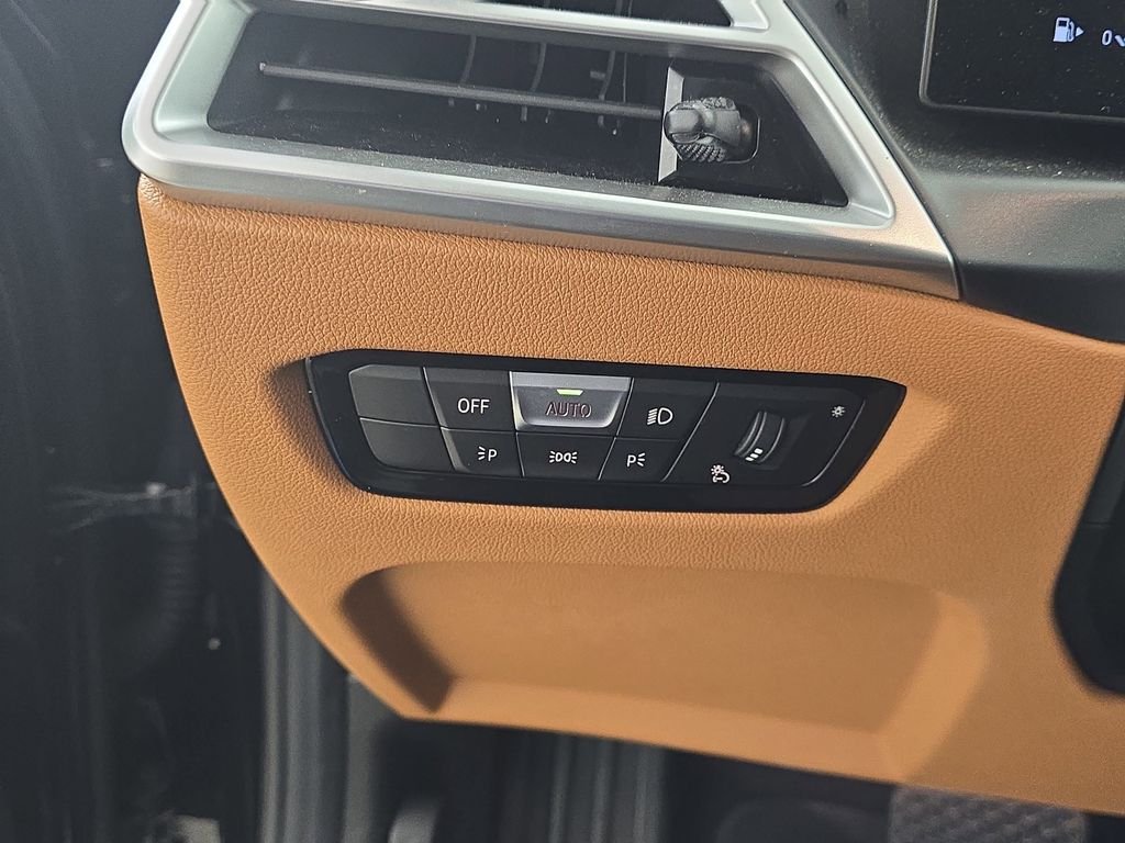 2025 BMW 3 Series 330i - Photo 29