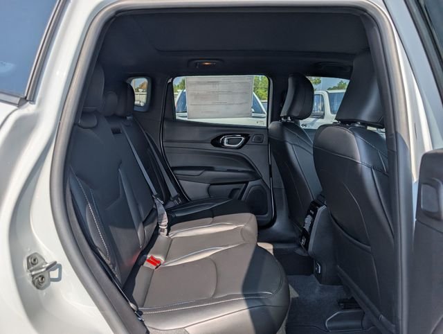 New 2026 Bright White Clear-Coat Exterior Paint Jeep Limited image 30