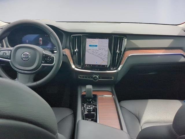 Used 2025 Silver Volvo  image 13