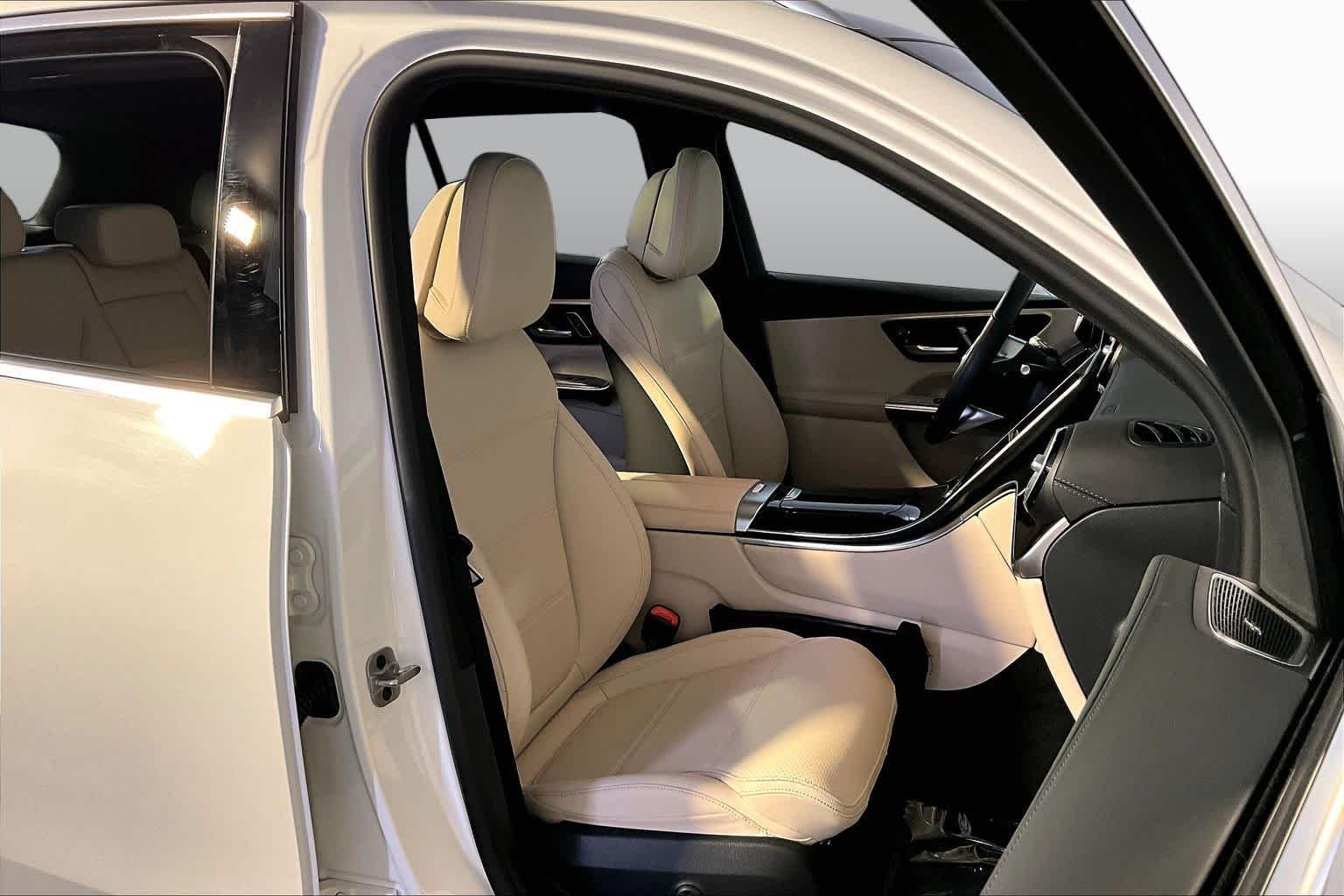 Certified Used 2025 Polar White Mercedes-Benz GLC 300 image 8