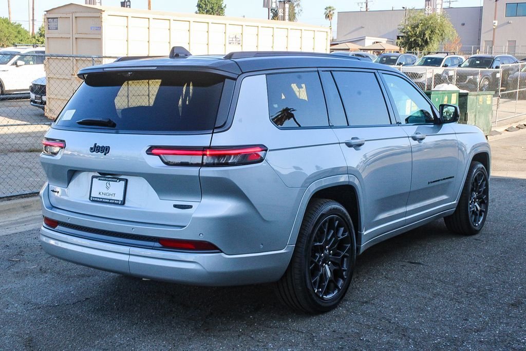 New 2026 Silver Jeep Summit image 9