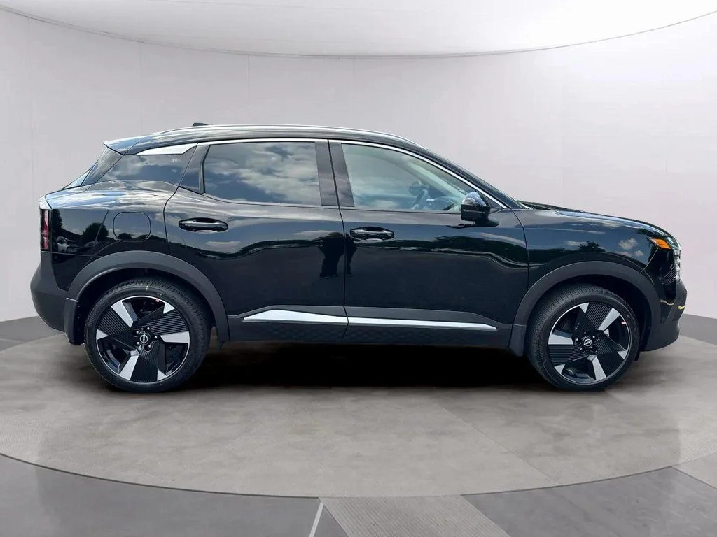 2025 Nissan Kicks SR AWD - Photo 2