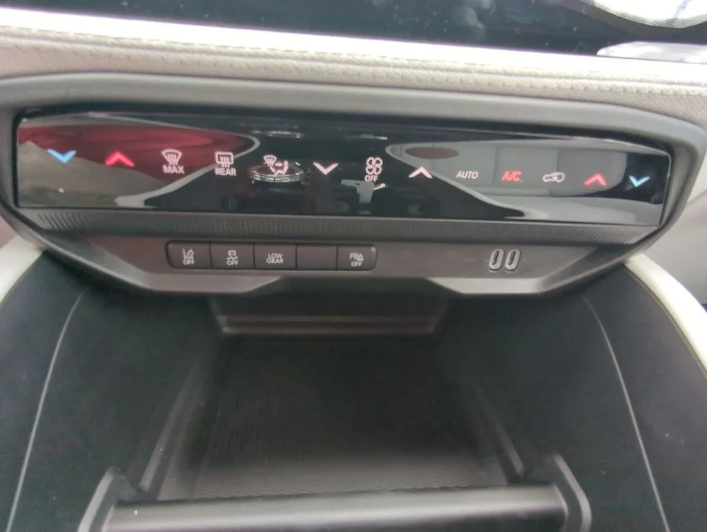2026 Jeep Cherokee Laredo - Photo 25