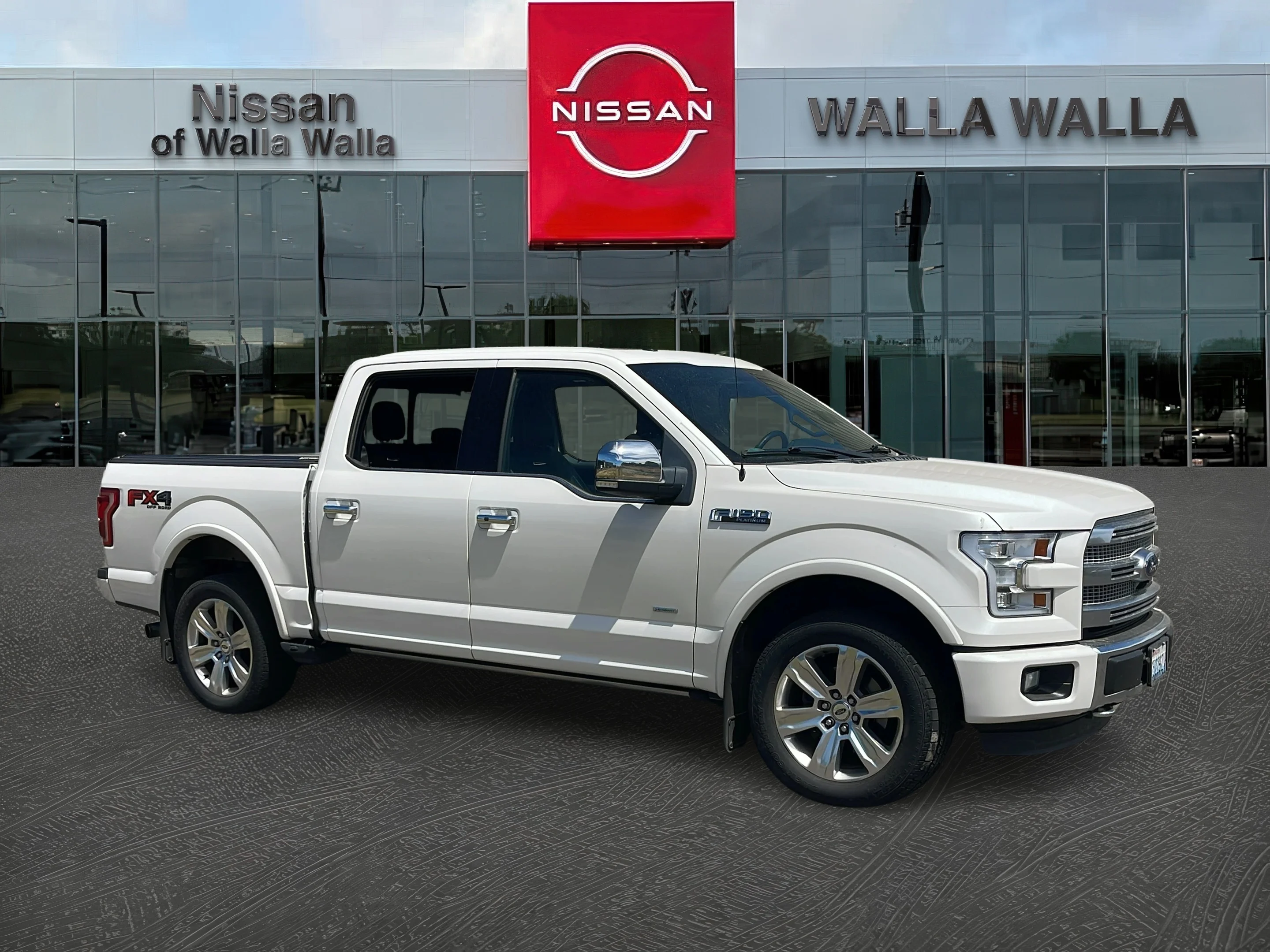 Used 2015 White Platinum Metallic Tri-Coat Ford Platinum image 1