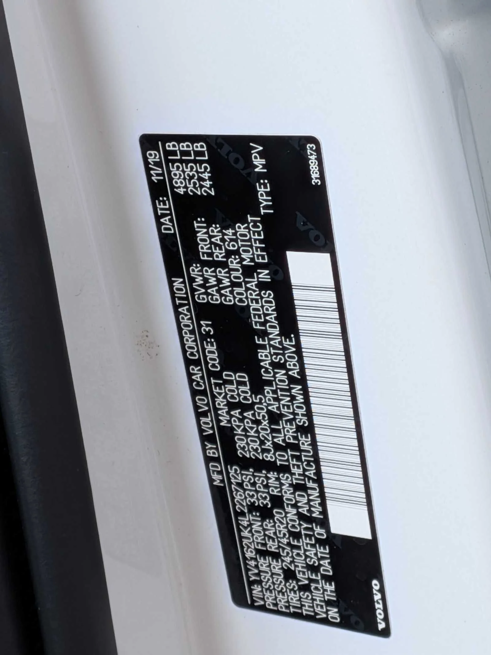 Used 2020 White Volvo Momentum image 33