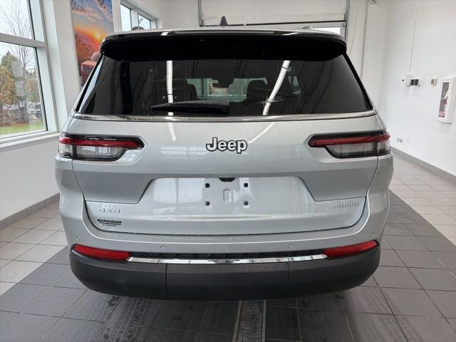 New 2026 Silver Zynith Exterior Paint Jeep Laredo image 4