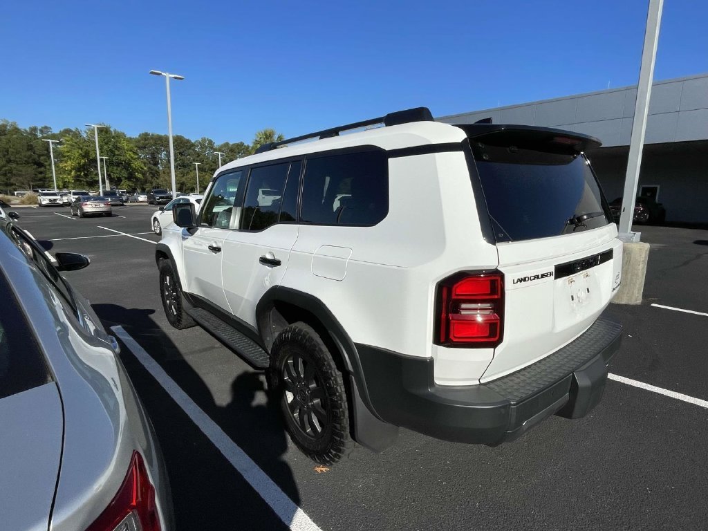 Used 2025 White Toyota Base image 5