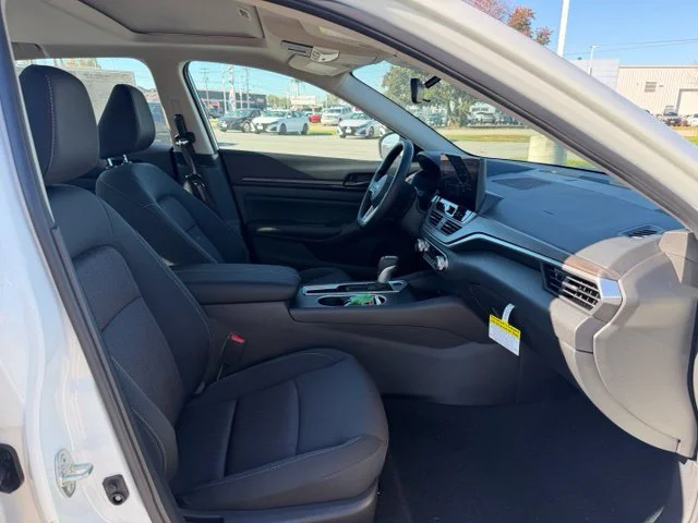 New 2026 Pearl White Nissan 2.5 SV image 15