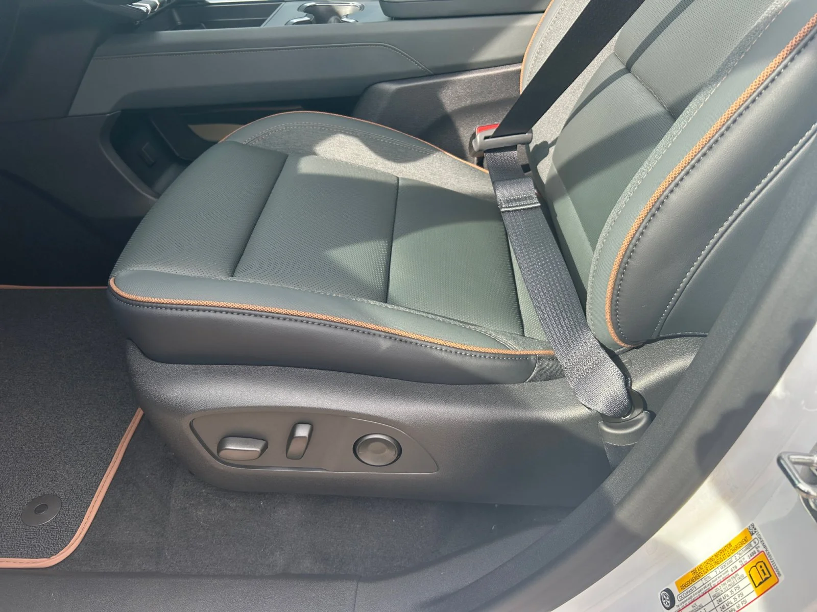 New 2027 Summit White GMC AT4 AWD image 15