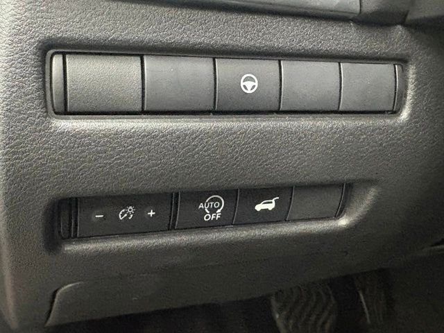 Used 2025 Beige/tan Nissan SV image 15
