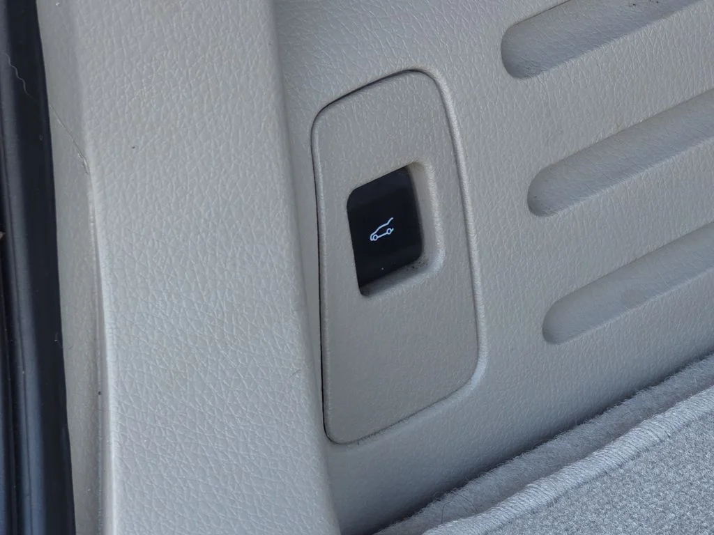 Used 2014 Smoked Quartz Metallic Tinted Clearcoat Lincoln Base image 14