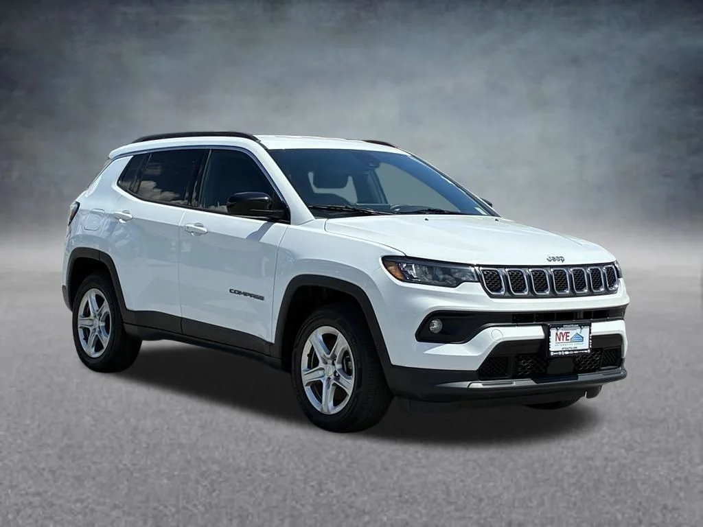 Used 2024 White Jeep Latitude image 8