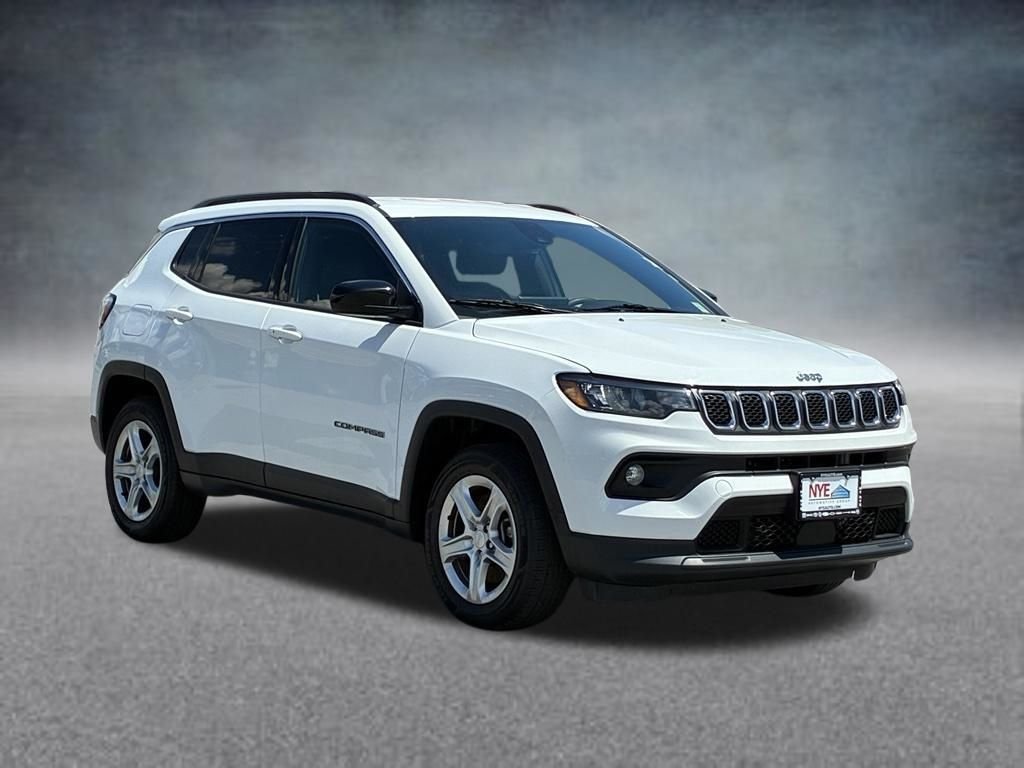 Used 2024 White Jeep Latitude image 8