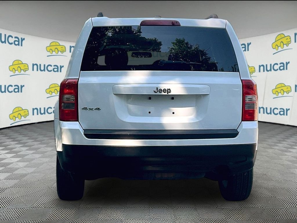Used 2014 White Jeep Latitude image 5