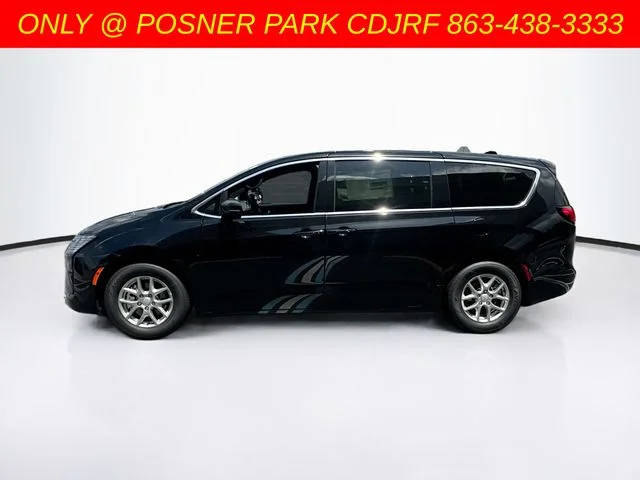 New 2027 Diamond Black Crystal Pearl-Coat Exterior Paint Chrysler  image 8