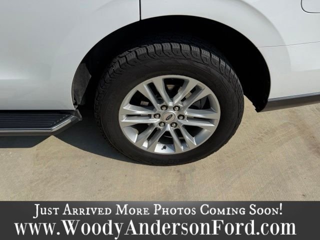 Used 2022 Oxford White Ford XLT image 4