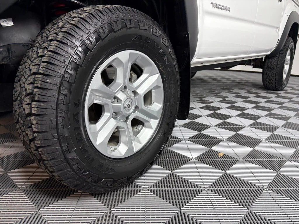 Used 2014 White Toyota Base image 14