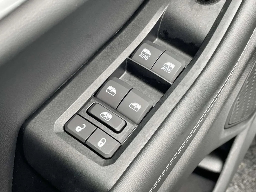 Used 2026 White Jeep Altitude image 25