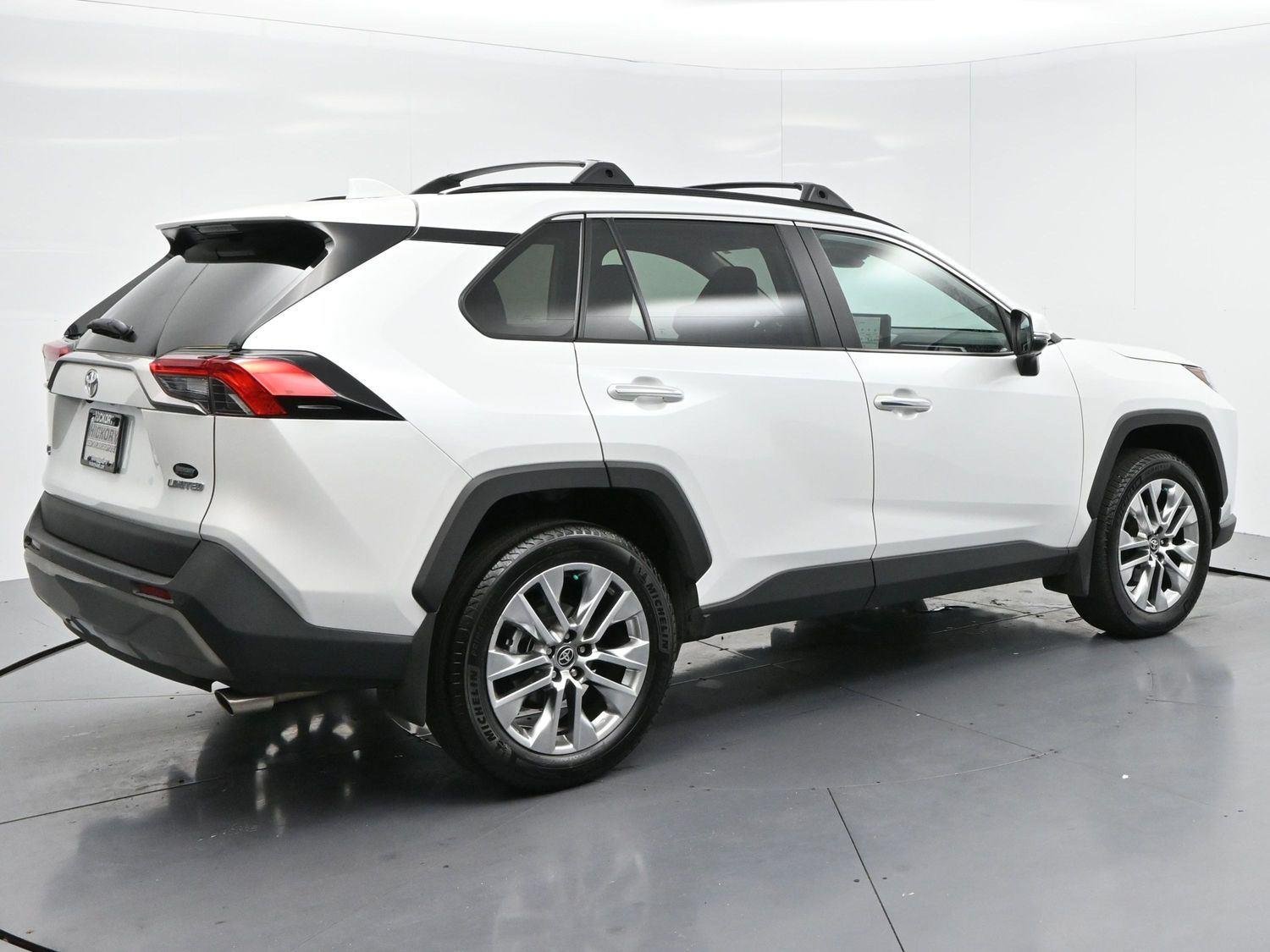 Used 2025 Wind Chill Pearl Toyota Limited image 7