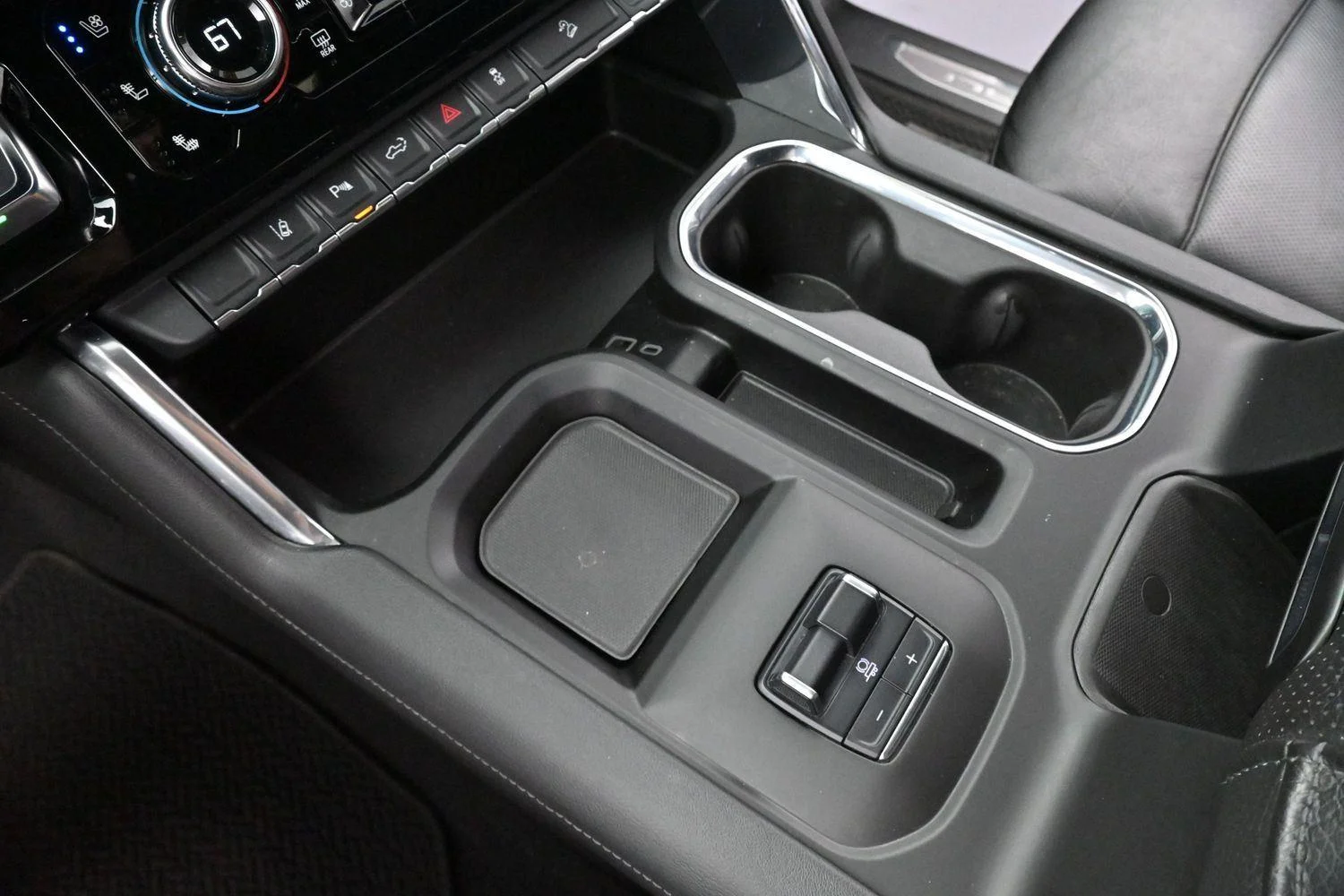Used 2024 Onyx Black GMC Denali image 26