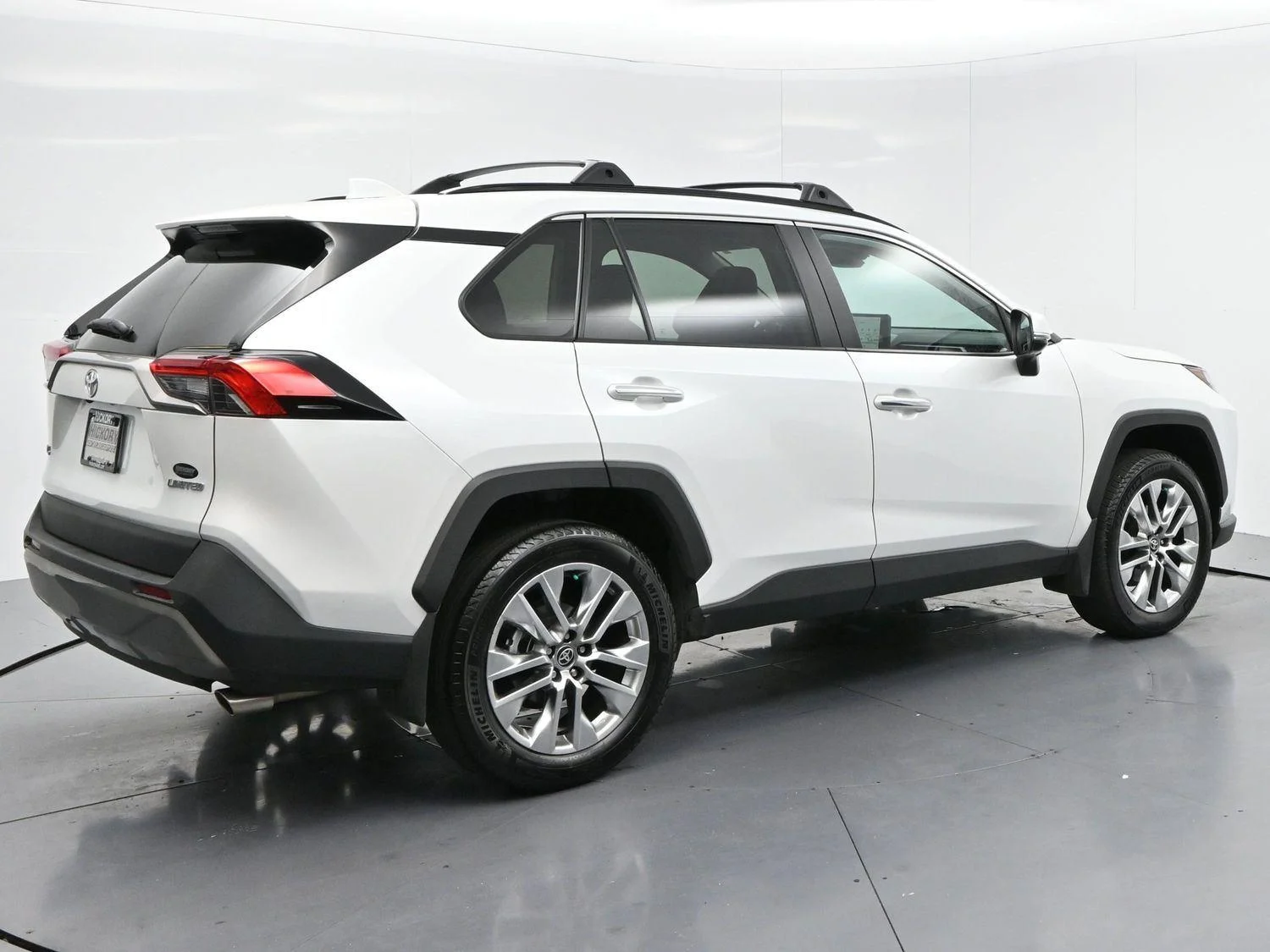 Used 2025 Wind Chill Pearl Toyota Limited image 7