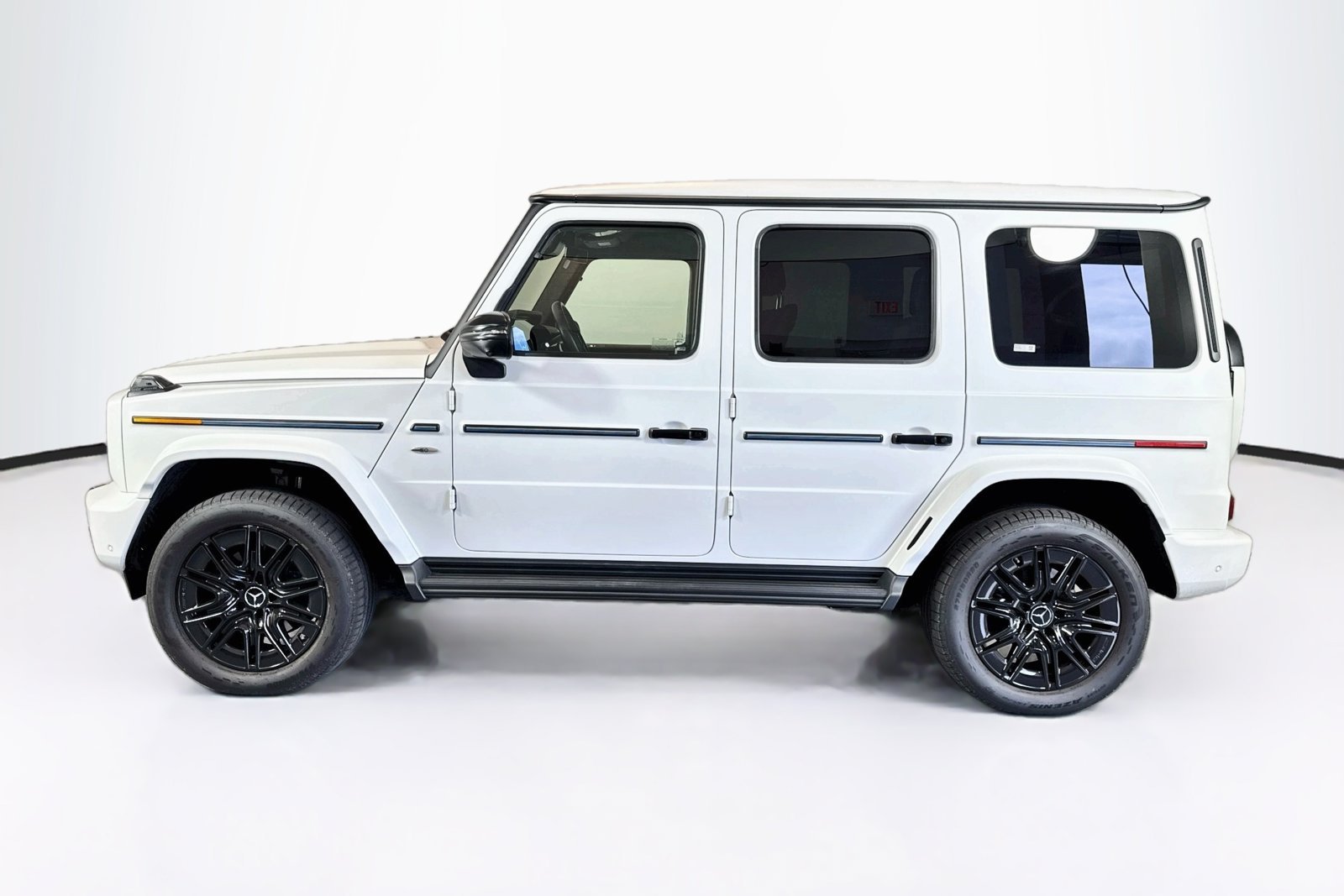 Used 2025 Manufaktur Moonlight White Magno Mercedes-Benz G 580e image 8
