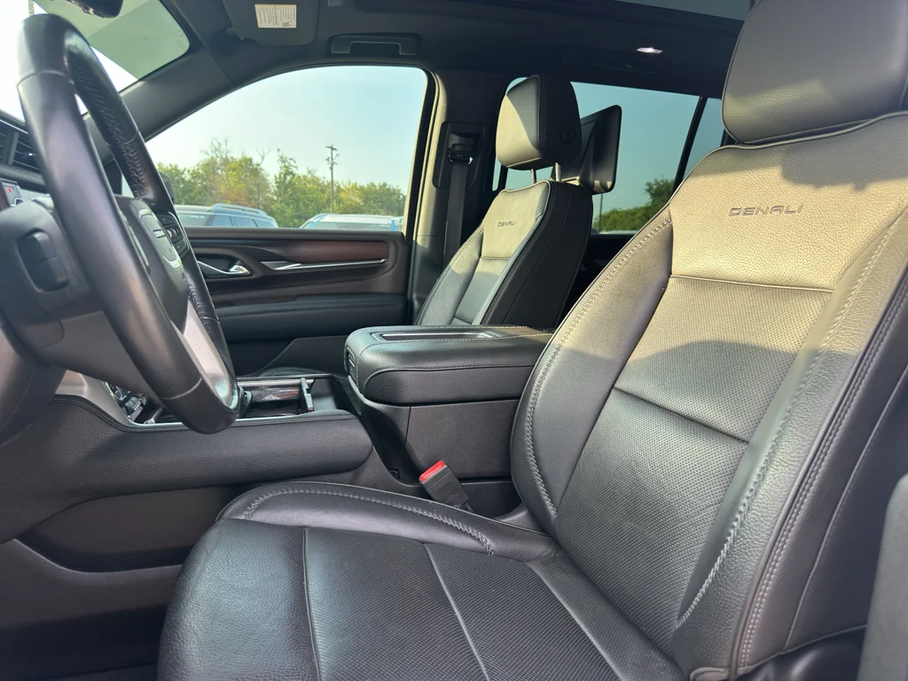 Used 2021 White Frost Tricoat GMC Denali image 27