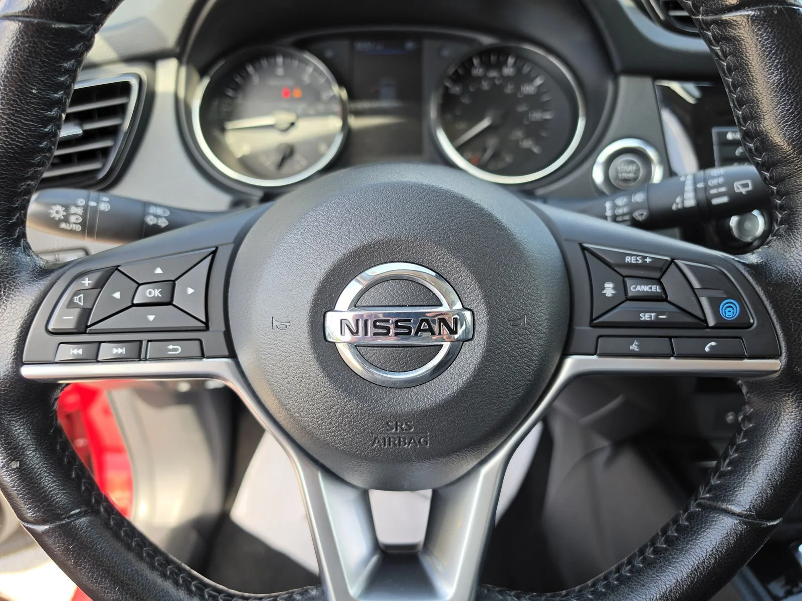 Used 2022 Red Nissan SV image 31