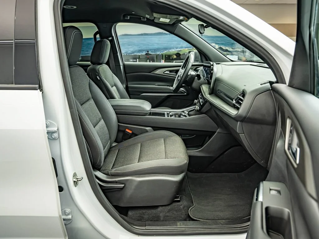 Used 2024 Summit White Chevrolet LS image 36
