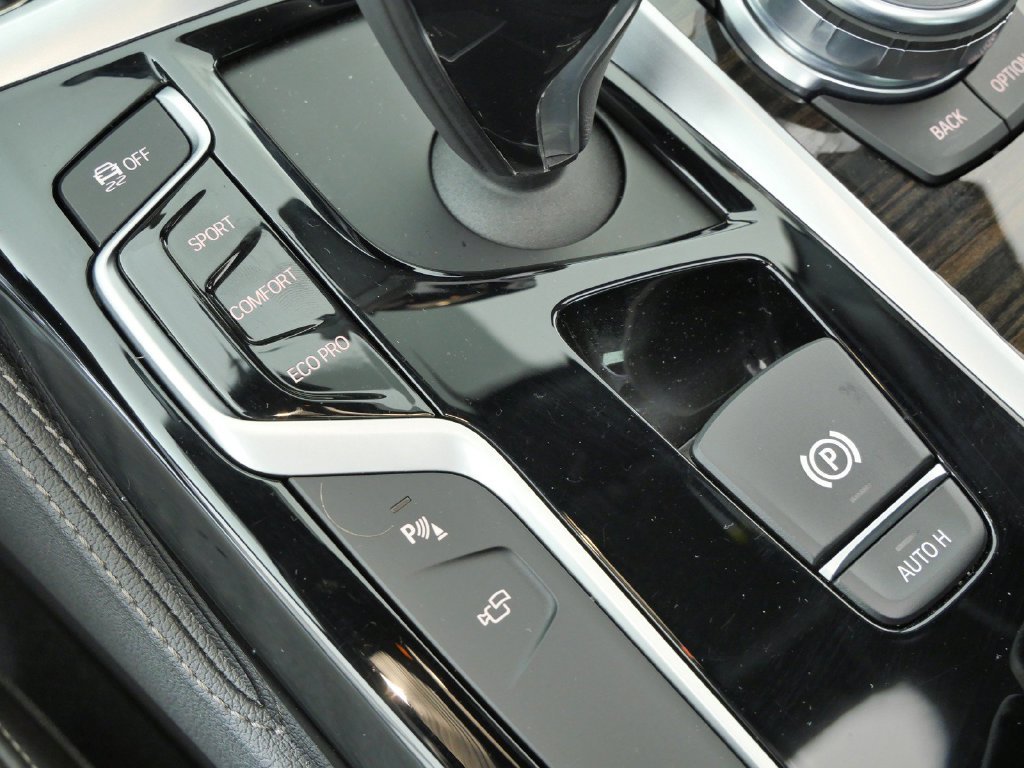Used 2018 Black Sapphire Metallic BMW 540i xDrive image 46