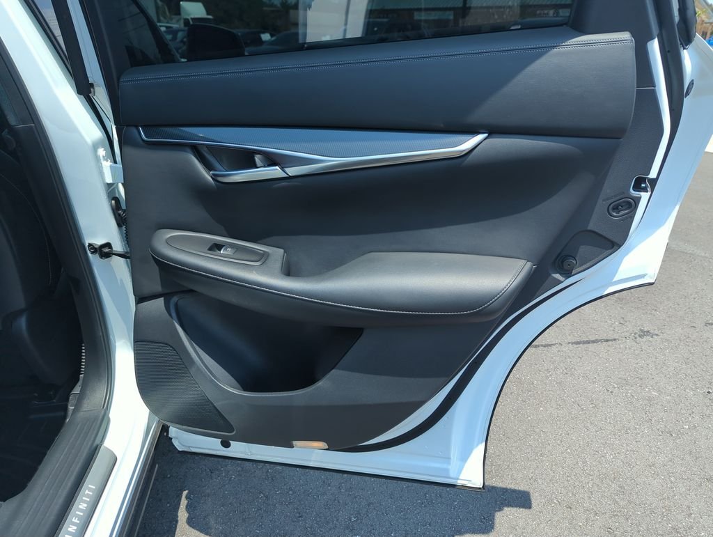 Used 2025 White INFINITI SPORT image 32