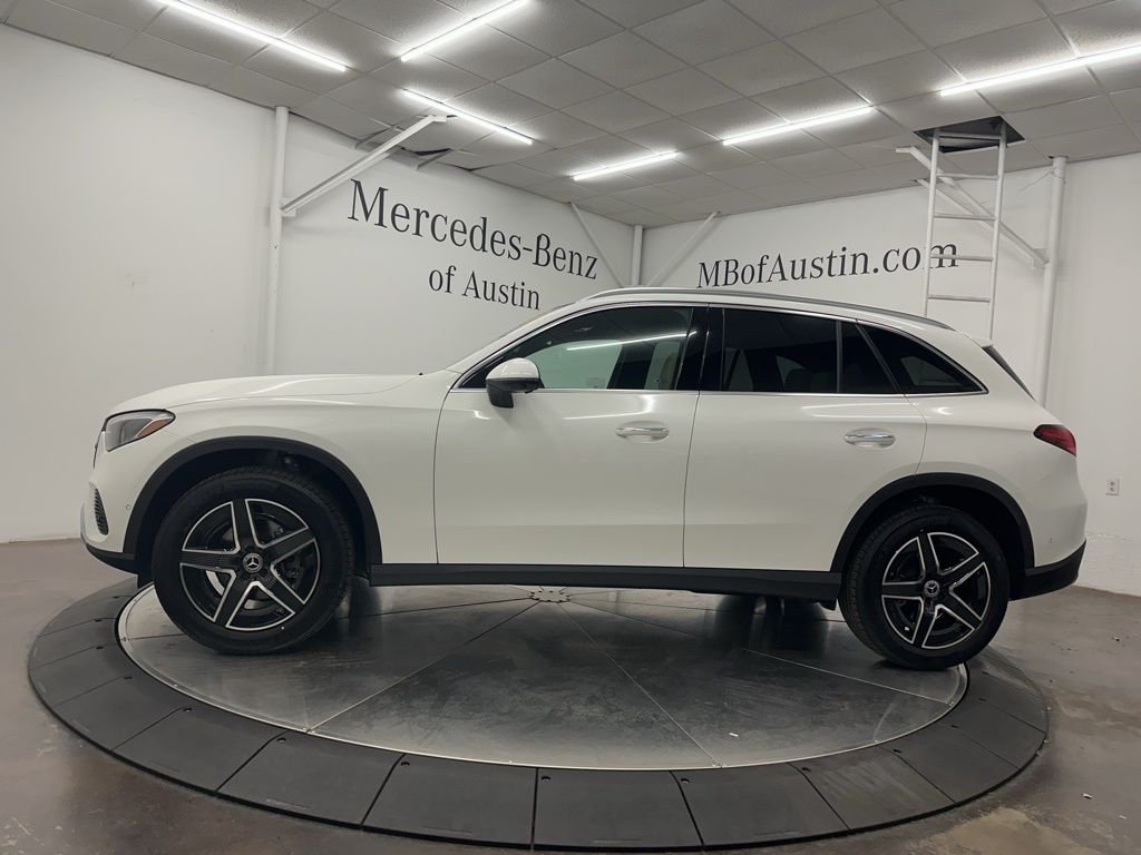 New 2026 Polar White Mercedes-Benz GLC 300 image 4