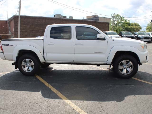 Used 2015 Super White Toyota  image 5