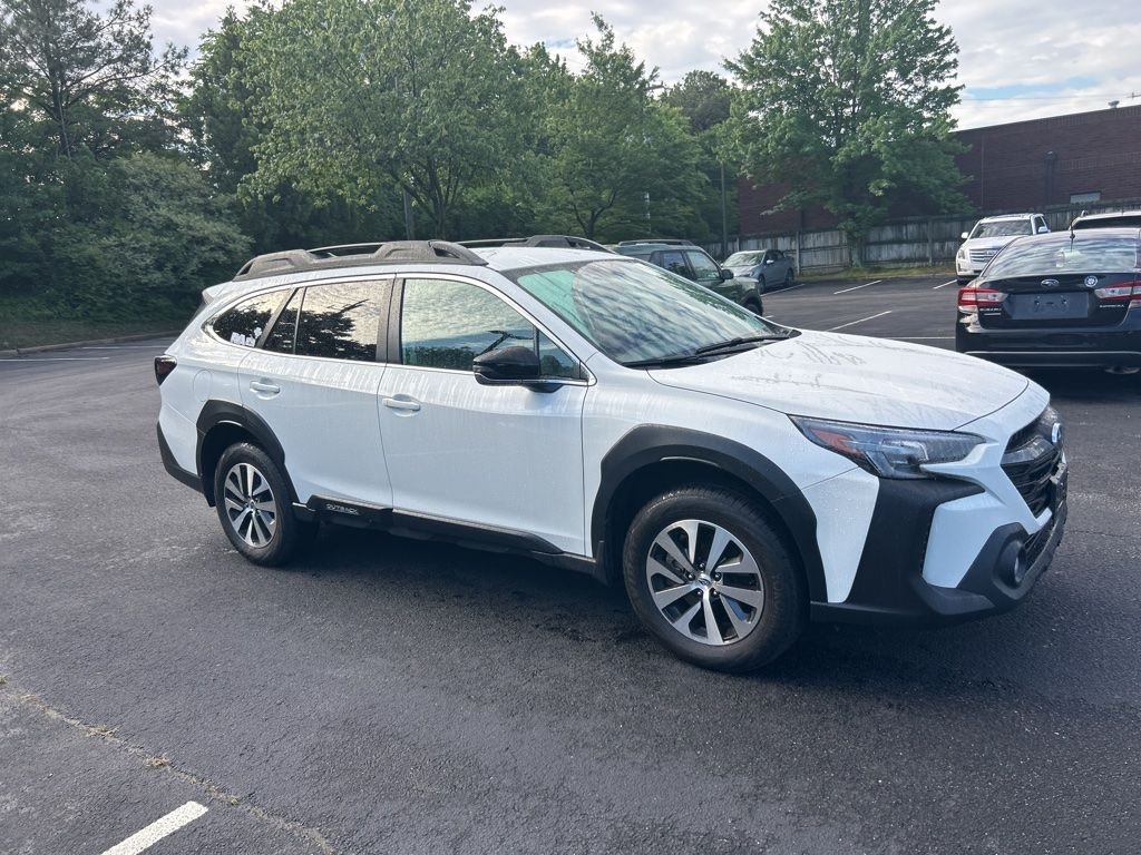 2023 Subaru Outback Premium's photo