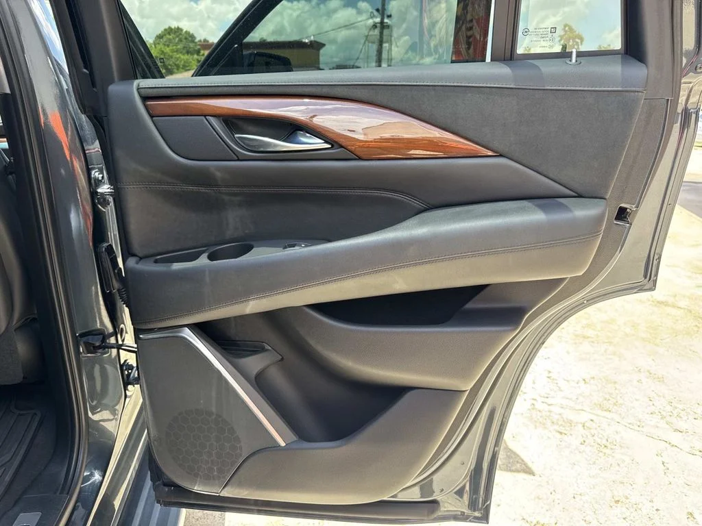 Used 2019 Gray Cadillac Luxury image 29