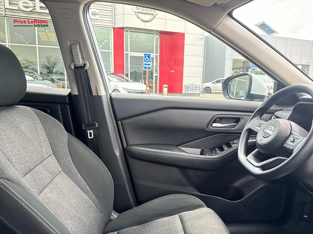 Used 2024 Everest White Pearl Nissan SV image 10